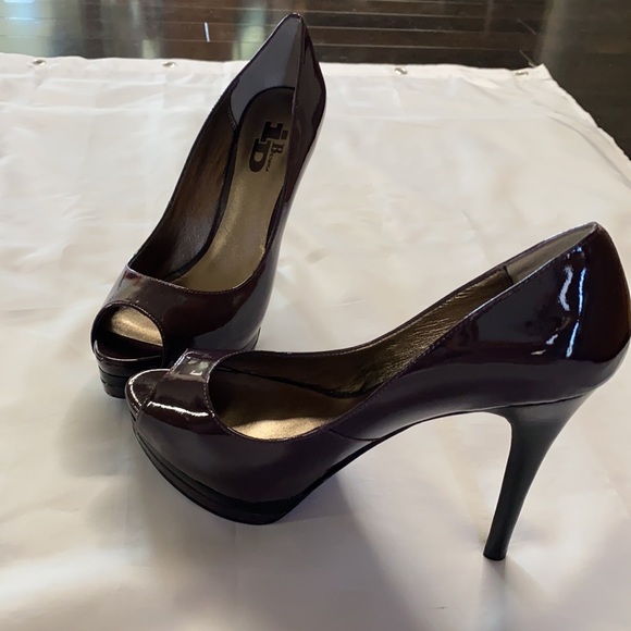 Browns ID patent leather platform heel shoes. Color purple. Size 8 1/2. New. - Picture 5 of 8